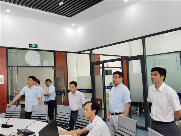 集團黨委委員、副總經理梁章林一行深入延平分公司調研融媒體應急廣播建設情況