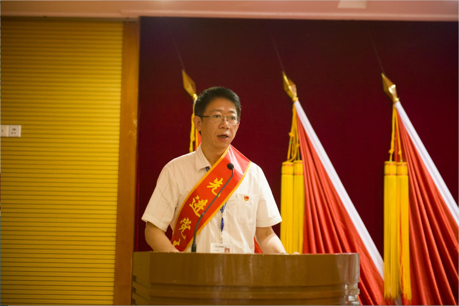 先進黨支部代表發言.jpg