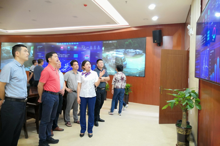 省文旅廳林守欽副廳長到屏南調研旅游信息化指揮中心建設及運營情況.jpg