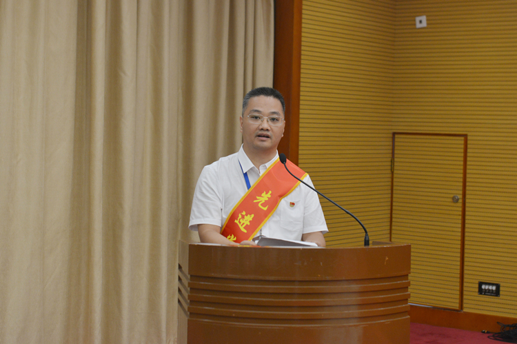 陳凱賓.jpg
