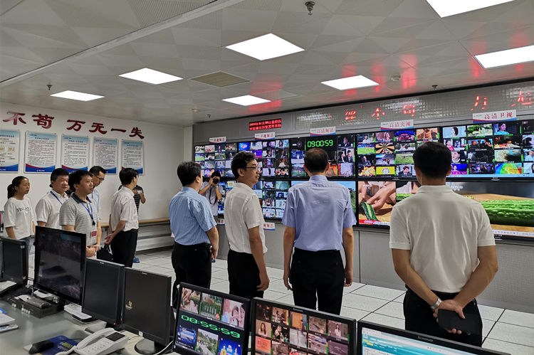 省廣播電視局調研組一行聽取寧德分公司工作情況匯報.jpg