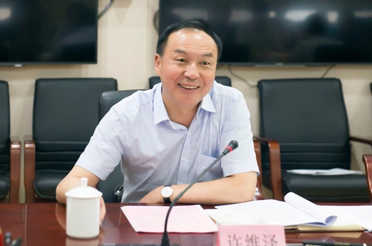許維澤裁剪后.jpg