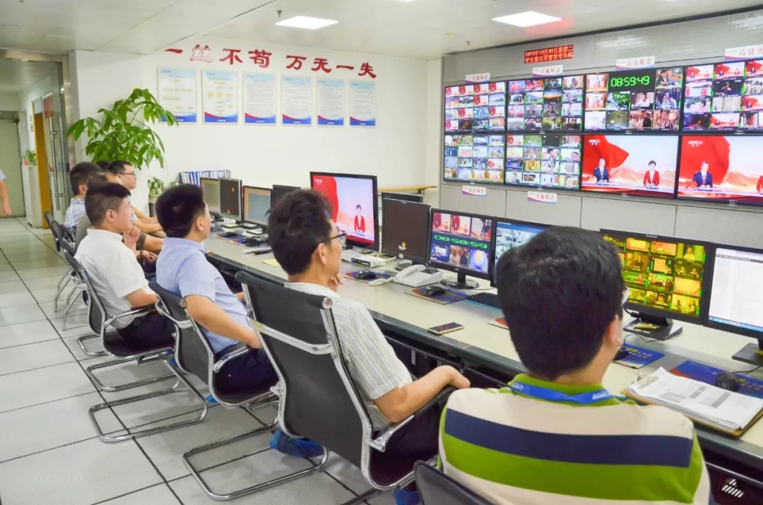 國慶第一天寧德分公司班子領導全員在機房駐守值班.jpg