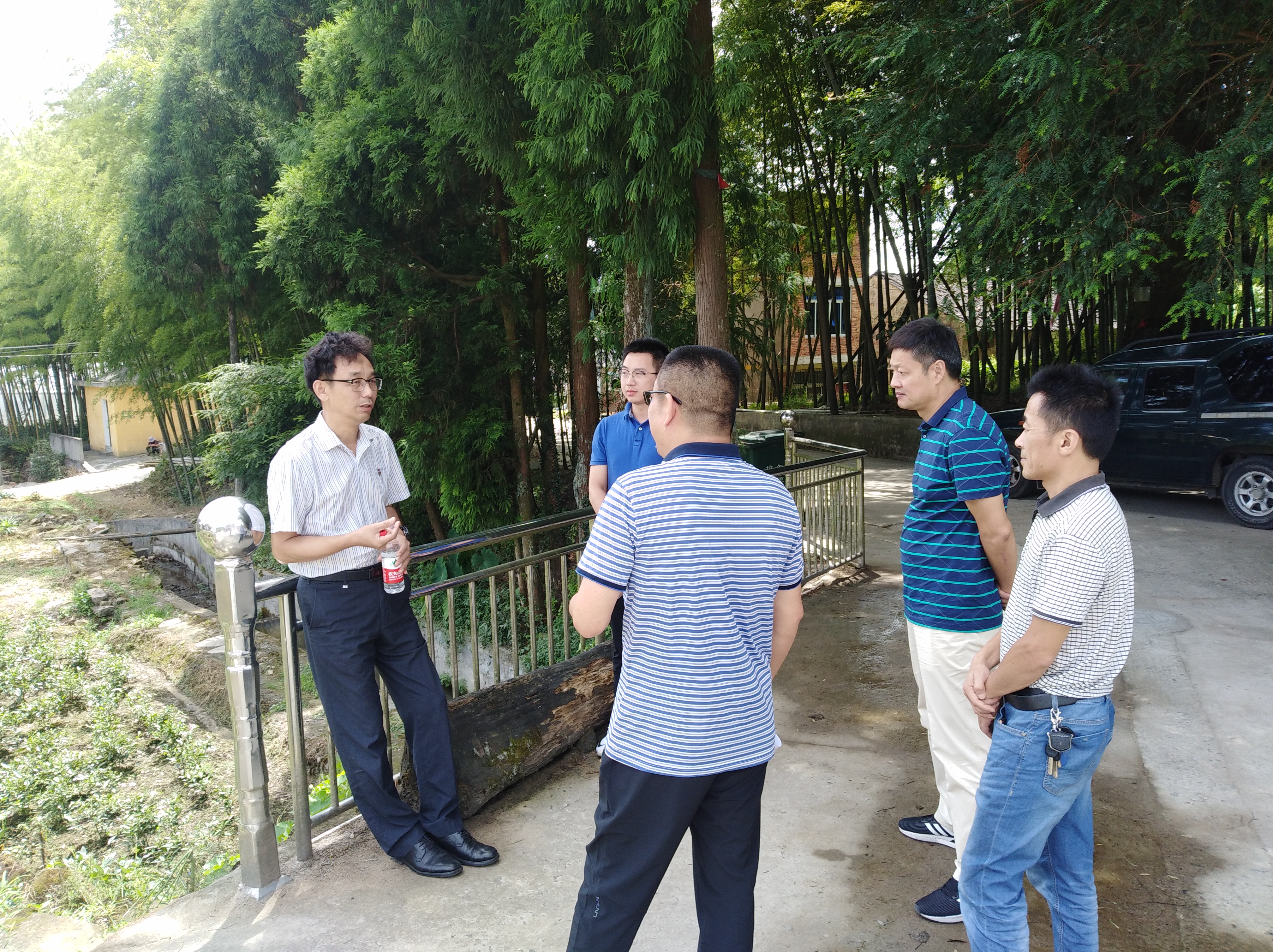 林君清常務副總經理現場聽取分公司聯網工作推進方案、聯網工程縣-鄉財政補助以及網絡建設工程造價等情況匯報.jpg
