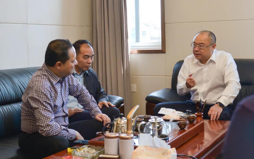 蔡琳總經理與霞浦縣委書記郭文勝交流.jpg