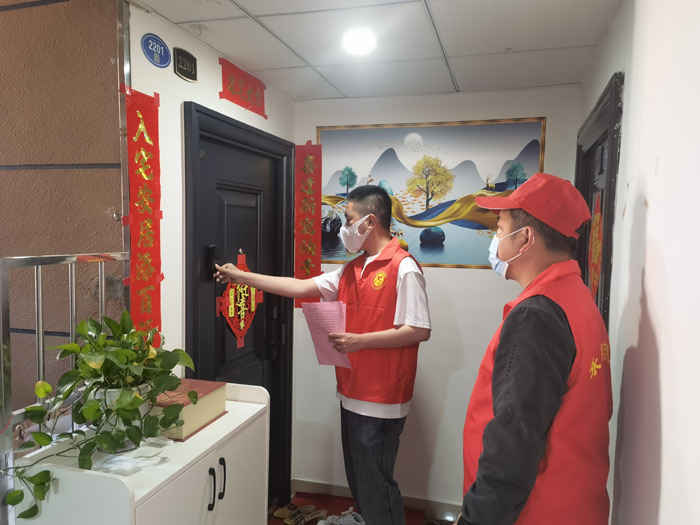 前往掛鉤社區開展“敲門行動.jpg